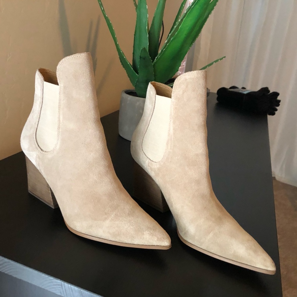 KENDALL + KYLIE Finley Ankle Booties -Walnut